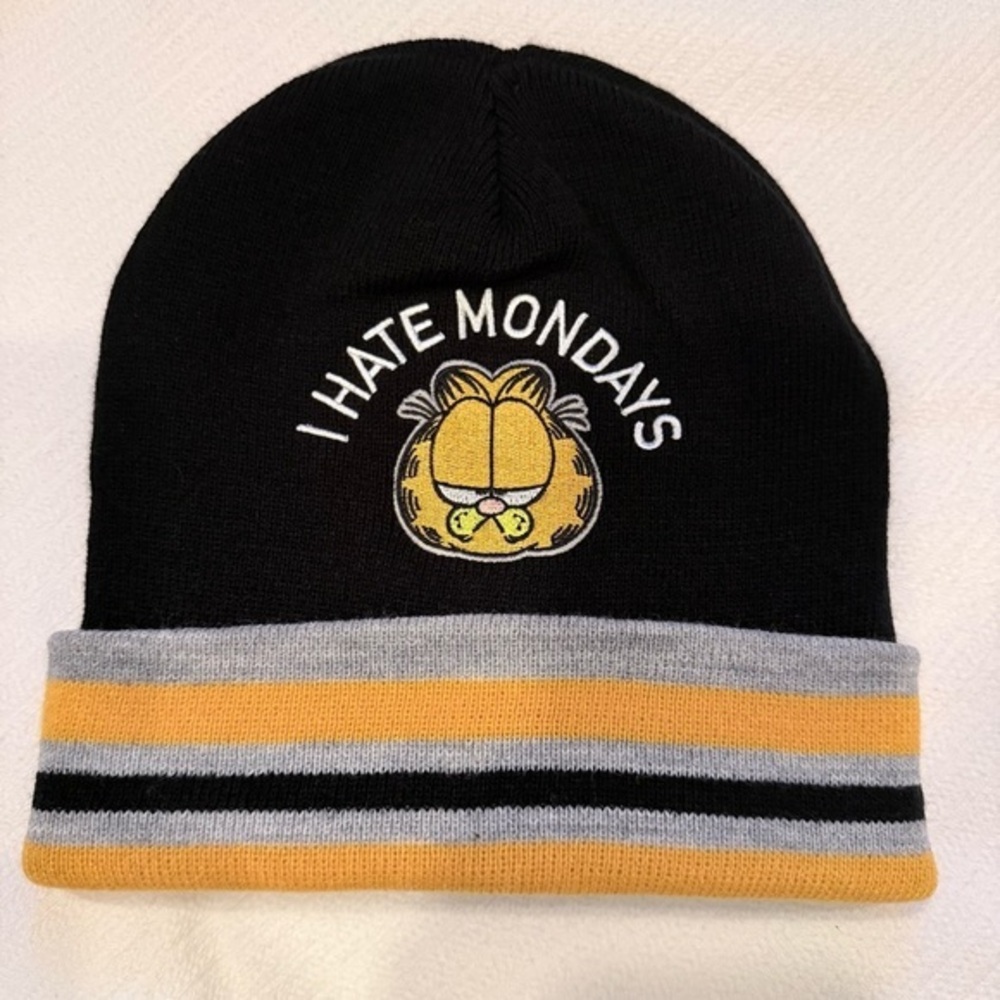 NWOT Garfield “I Hate Mondays” embroidered beanie hat